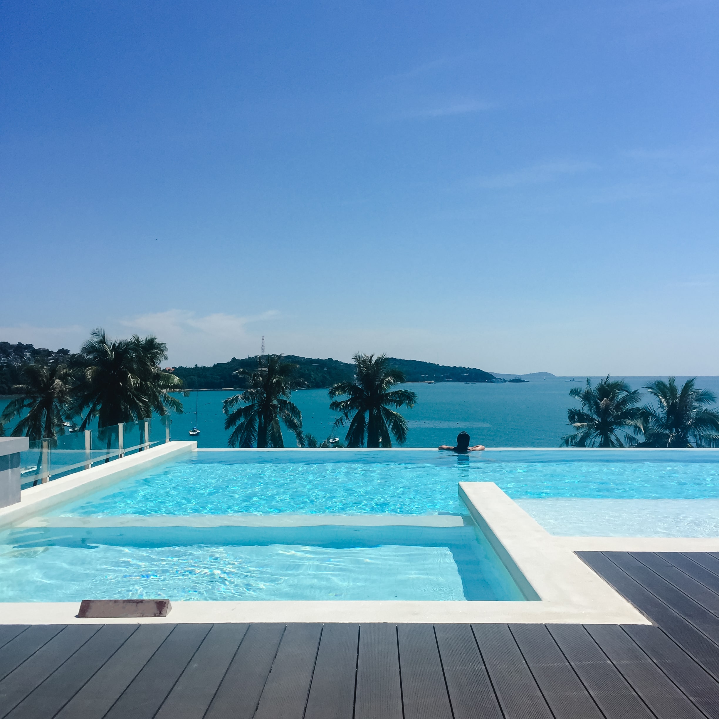 Comment aménager une terrasse autour de votre piscine hors sol ?
